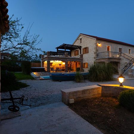 נין Villa Romantika Dalmacija מראה חיצוני תמונה