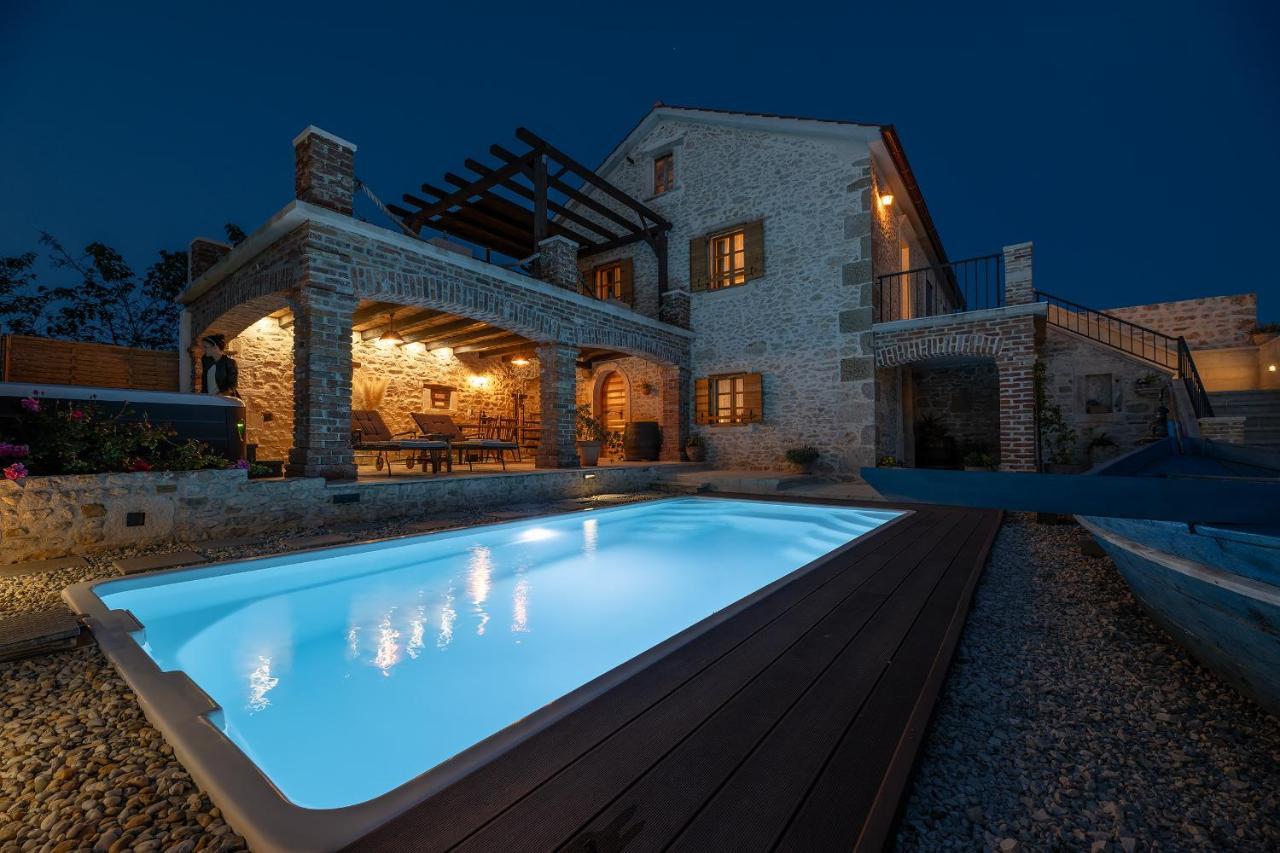 נין Villa Romantika Dalmacija מראה חיצוני תמונה