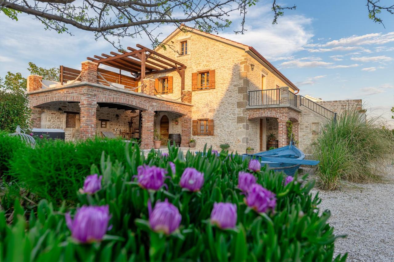 נין Villa Romantika Dalmacija מראה חיצוני תמונה