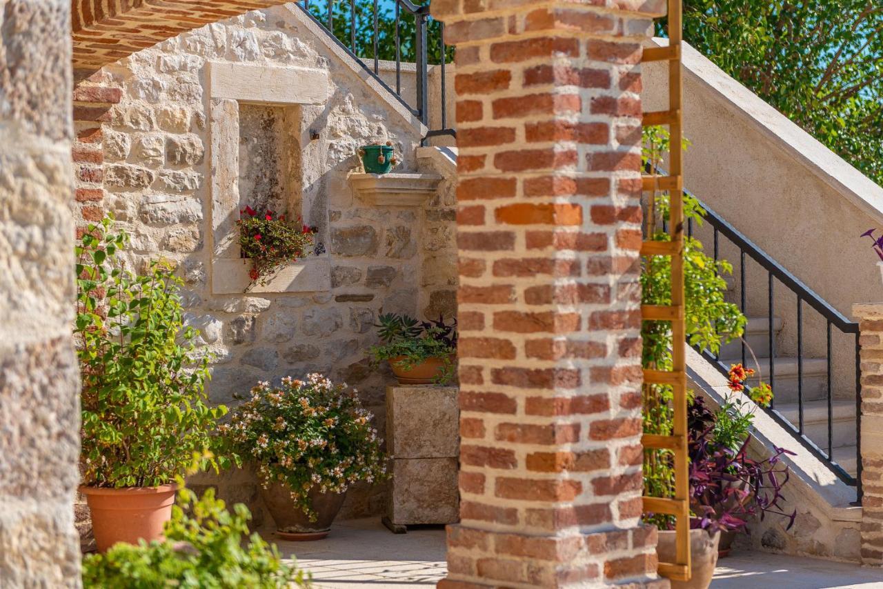 נין Villa Romantika Dalmacija מראה חיצוני תמונה